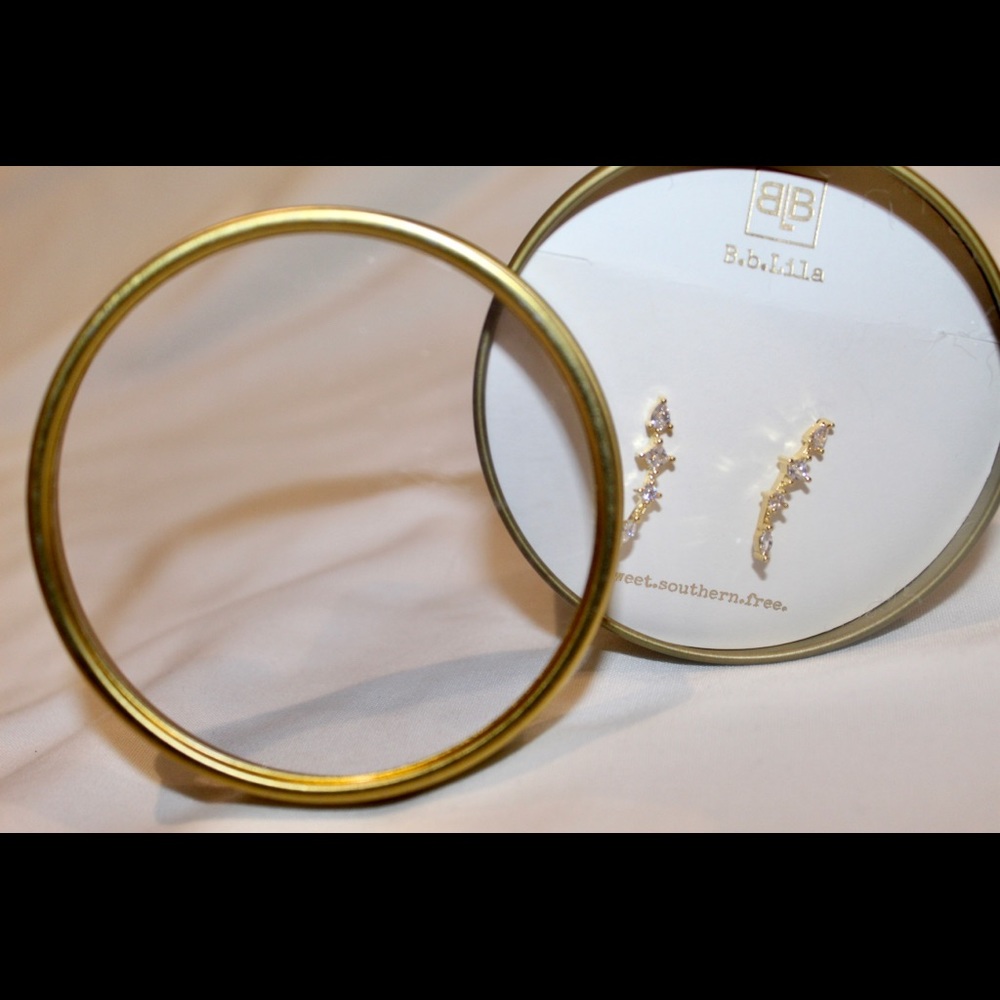 Dangly diamond and gold earrings.